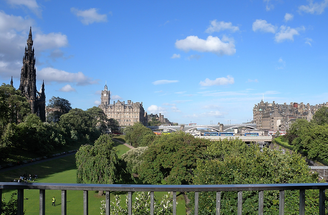 Edinburgh-CAV--2010-07-16_11.jpg - Edinburgh -- the city