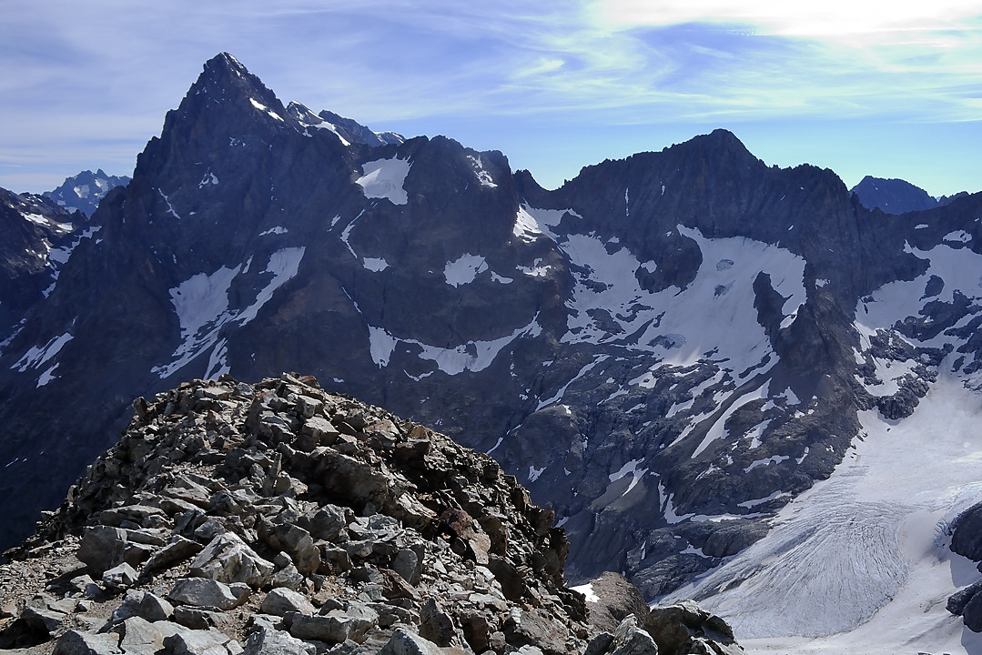 Gioberney--2010-07-25_19.jpg - Ailefroide, le glacier des Bans et plus loins les Agneaux du sommet du Gioberney
