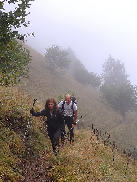 Valsenestre-20100919-01.jpg - La montee dans le brouillard