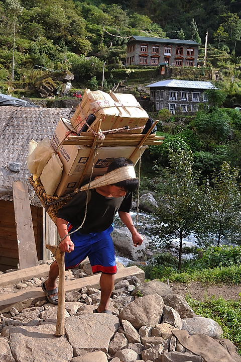 DSCN1703.jpg - KTM - Lukla - Chutok/Poyan (j1) : mode de transport local