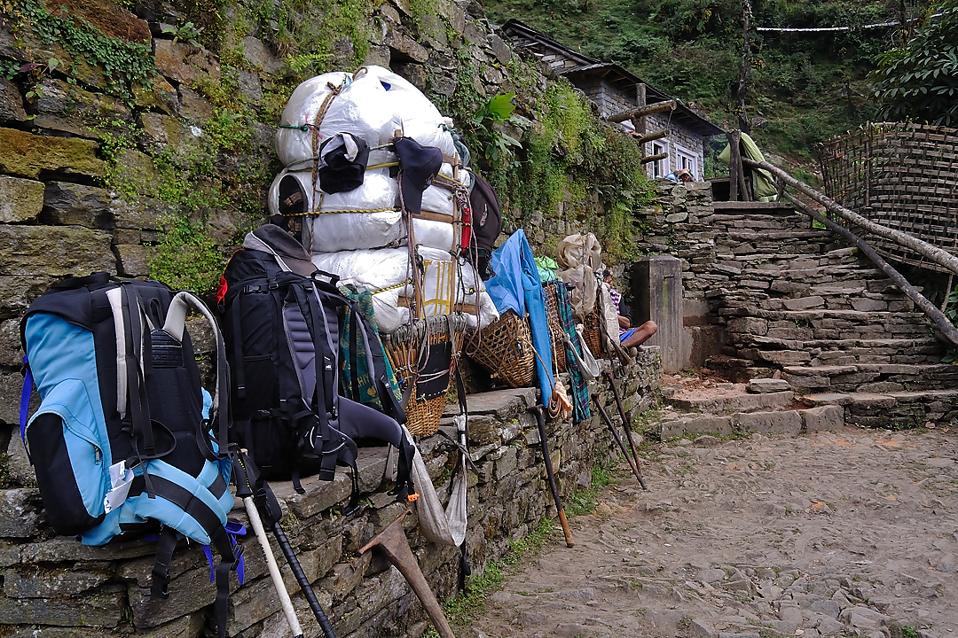 DSCN1712.jpg - KTM - Lukla - Chutok/Poyan (j1) : il y a sac et sac