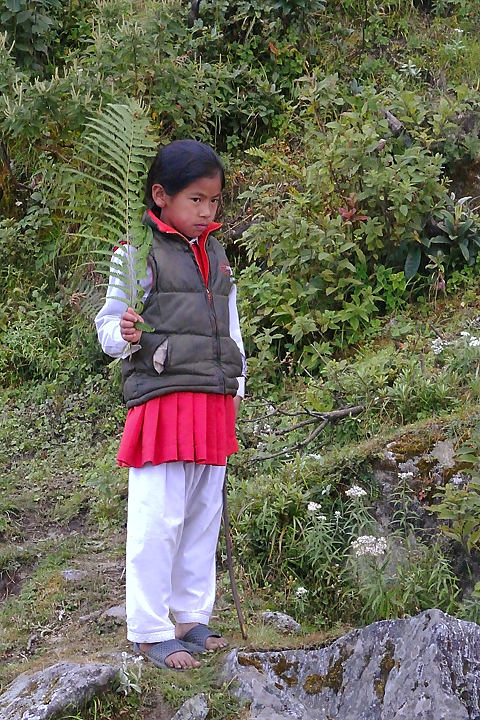 DSCN1719.jpg - KTM - Lukla - Chutok/Poyan (j1) ; encore une ecoliere