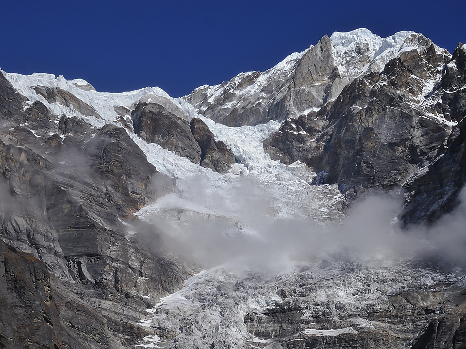DSCN1876.jpg - Tagnag - Kare (4890m, j7) : le glacier Sabbai --- au pieds, il devrait y avoir un lac, mais c'est p.e. celui-la qui s'est vide dans les annees 70