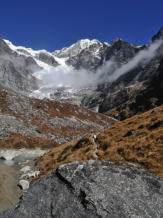 DSCN1878.jpg - Tagnag - Kare (4890m, j7) : le glacier Sabbai --- au pieds, il devrait y avoir un lac, mais c'est p.e. celui-la qui s'est vide dans les annees 70