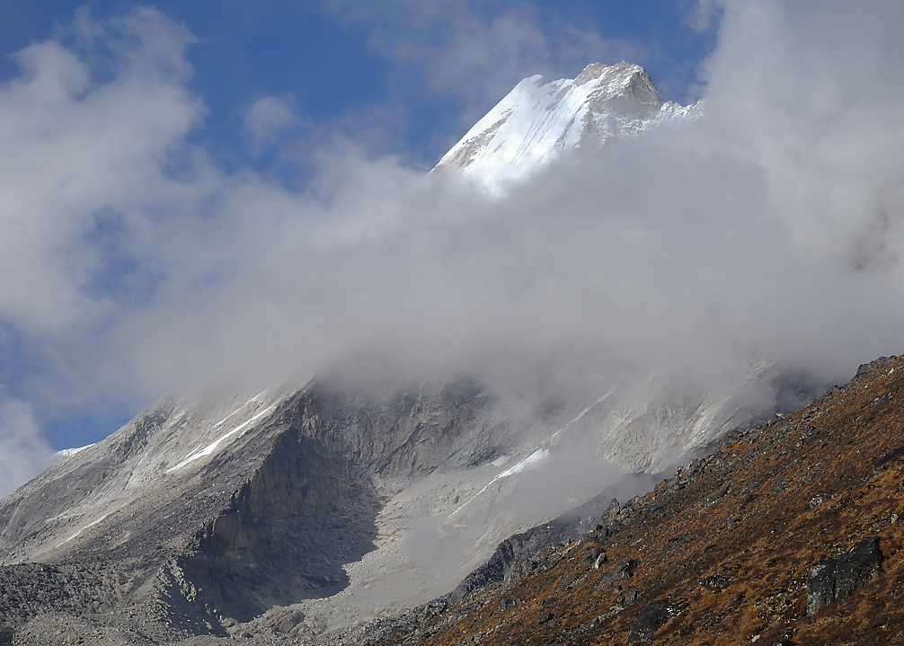 DSCN1933.jpg - acclimatisation a Kare (j8) : ca doit etre vers le Peak 41 a droite