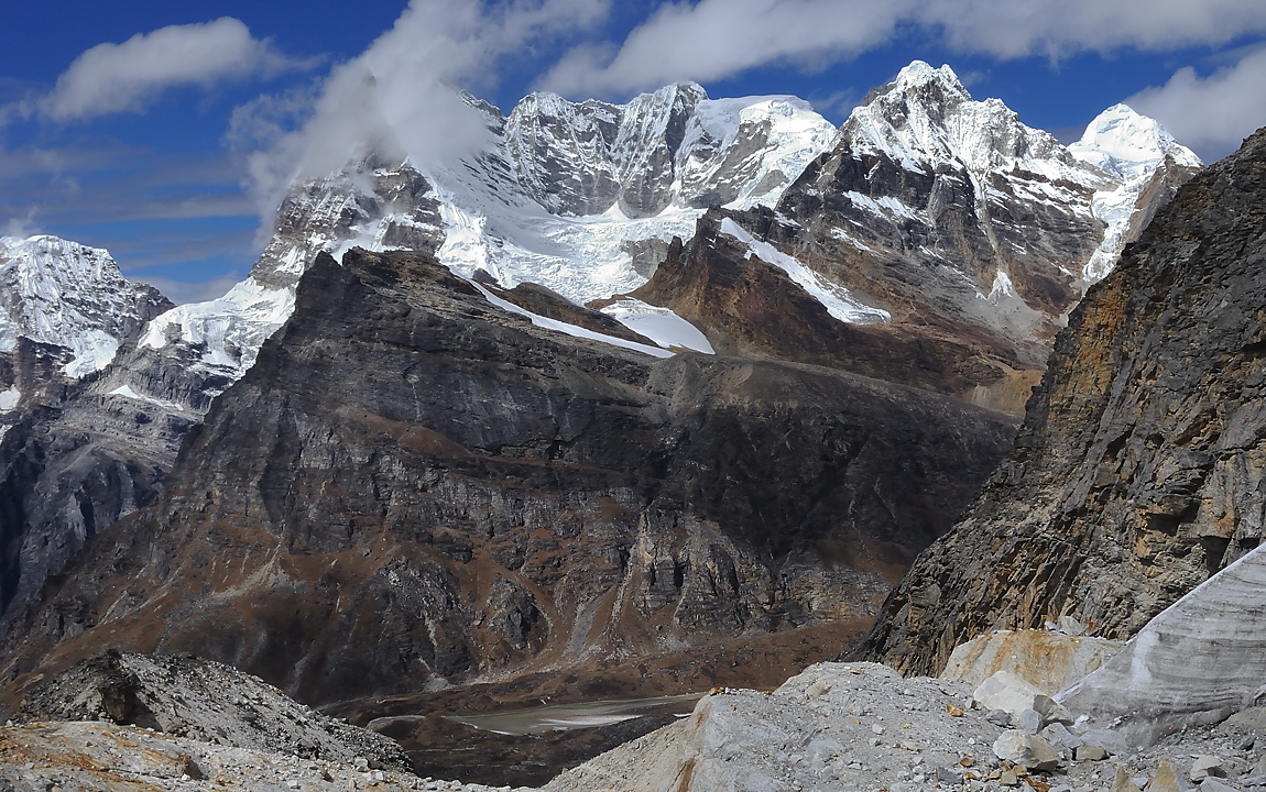 DSCN1941.jpg - Kare - Mera La (5350m, j9) : d'ici on voit bien vers les sommets du Tangtse, et au fond a droite le Kang Taiga (p.e.)