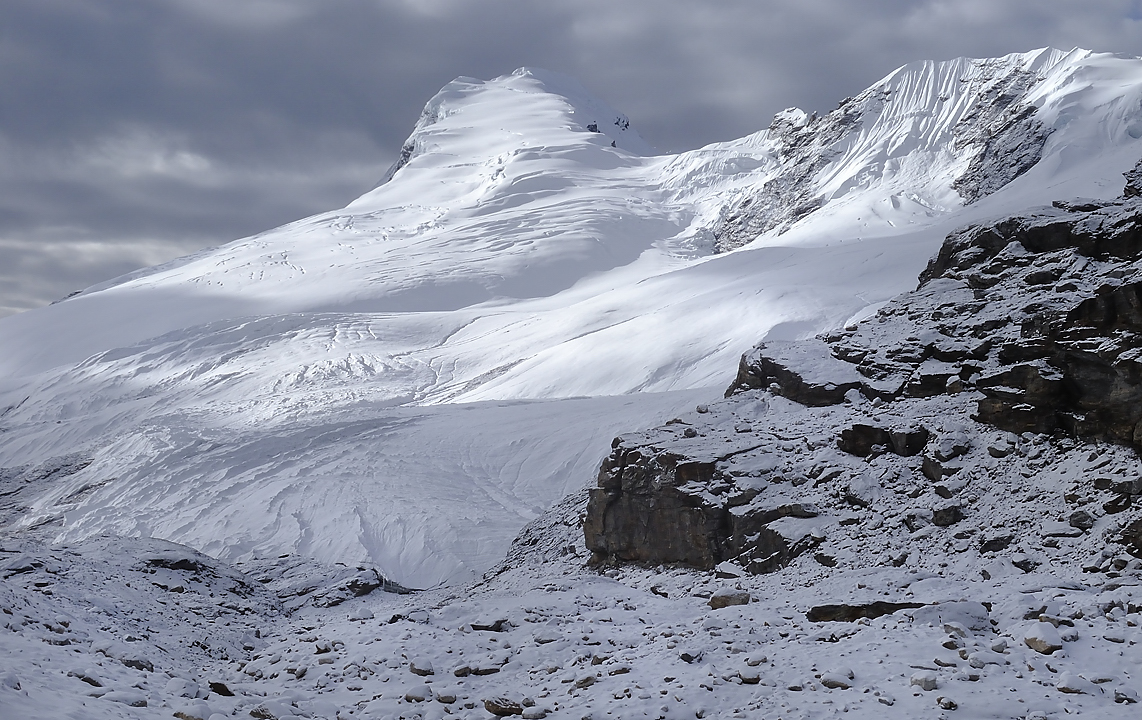 DSCN1947.jpg - Mera La - High camp (5790m, j10) : le matin, reveil au camp du col sous la neige