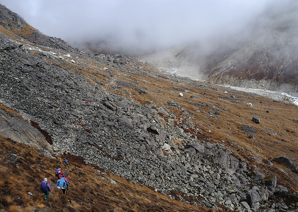 DSCN1984.jpg - Kongma Dingma - Panch Pokari (j12) au moment du depart, nous sommes deja dans le brouillard