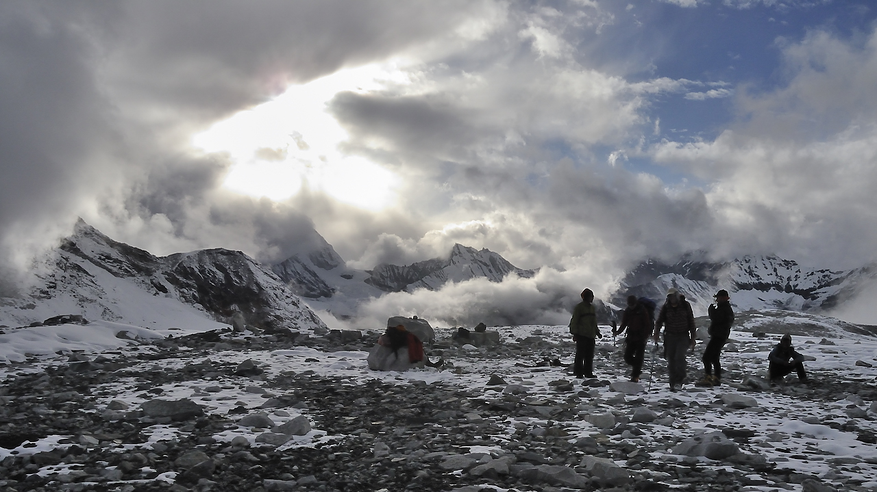 DSCN2025.jpg - Panch Pokari - Westcol high camp (5725m, j13) : vue du high camp en direction d'Amadablam