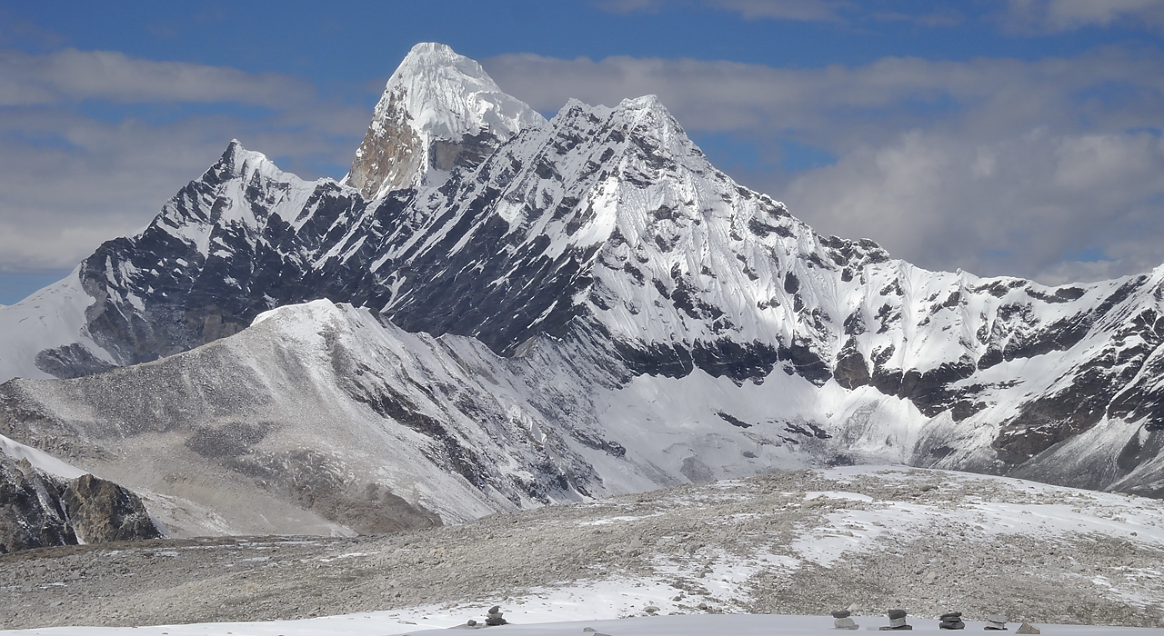 DSCN2035.jpg - repos au high camp (j14) : vue sur Amadablam, et a droite, l'Ampulatsa