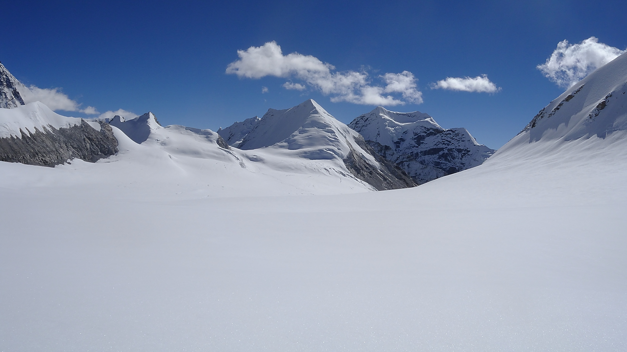 DSCN2057.jpg - high-camp - westcol (6140m) - eastcol (6200m) - fin glacier (j15) : vue vers le sud et le glacier ouest du Baruntse