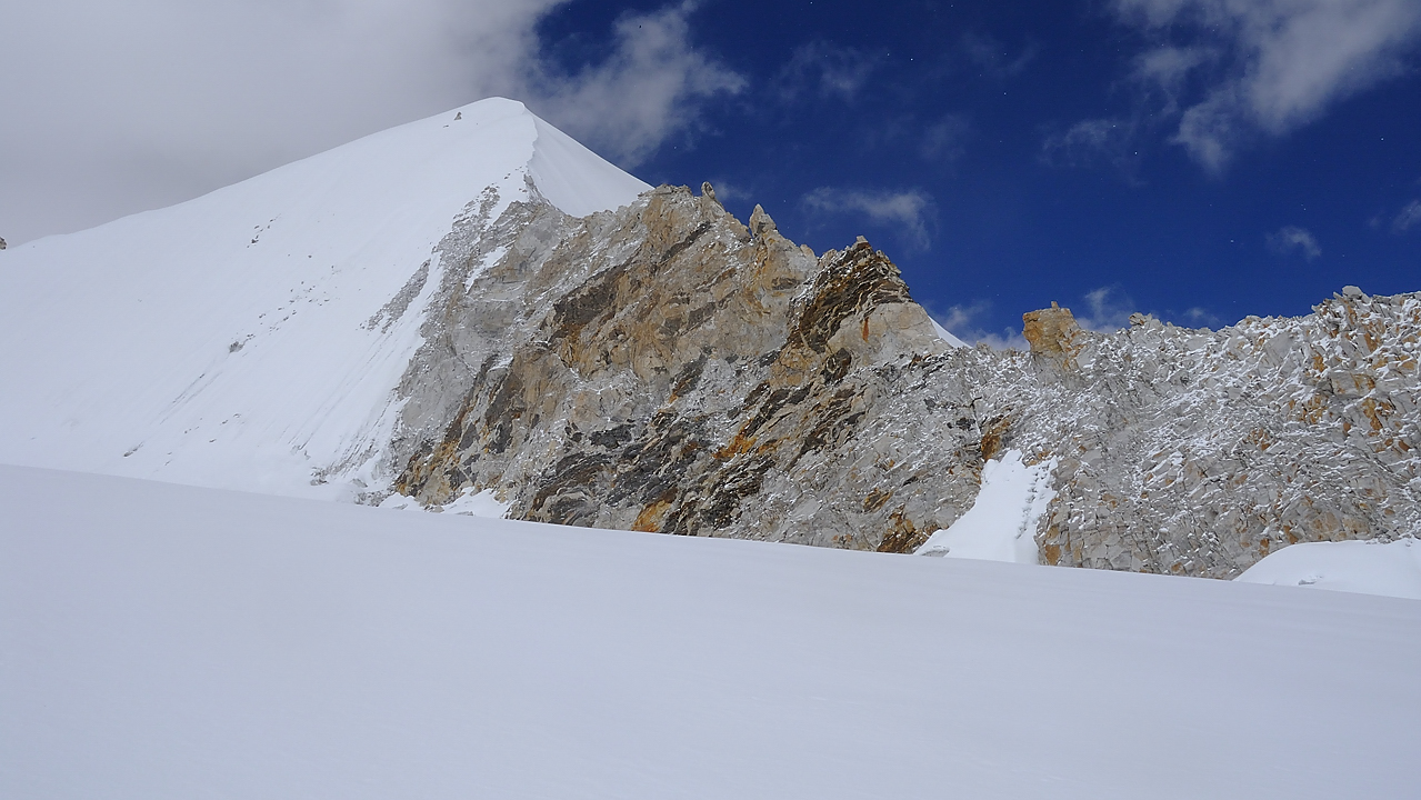DSCN2070.jpg - high-camp - westcol (6140m) - eastcol (6200m) - fin glacier (j15)