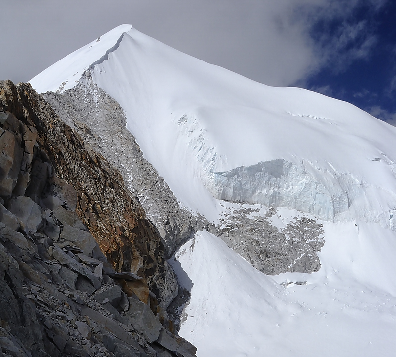 DSCN2080.jpg - high-camp - westcol (6140m) - eastcol (6200m) - fin glacier (j15) : l'arrete vers le nord cette fois