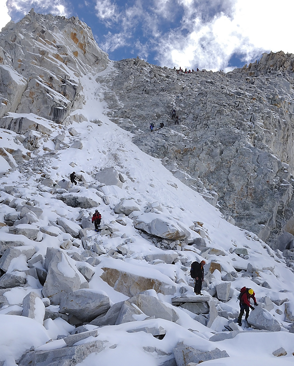 DSCN2081.jpg - high-camp - westcol (6140m) - eastcol (6200m) - fin glacier (j15)
