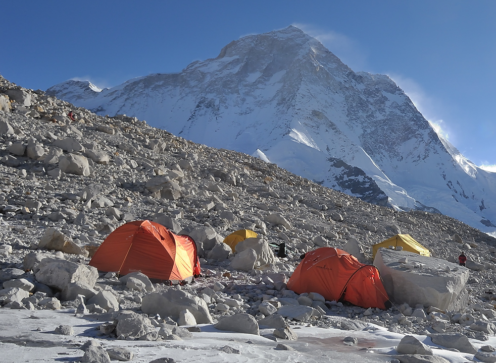 DSCN2085.jpg - high camp (5720m) - Makalu BC (4850m, j16) : le matin, vue sur le Makalu, bien vante