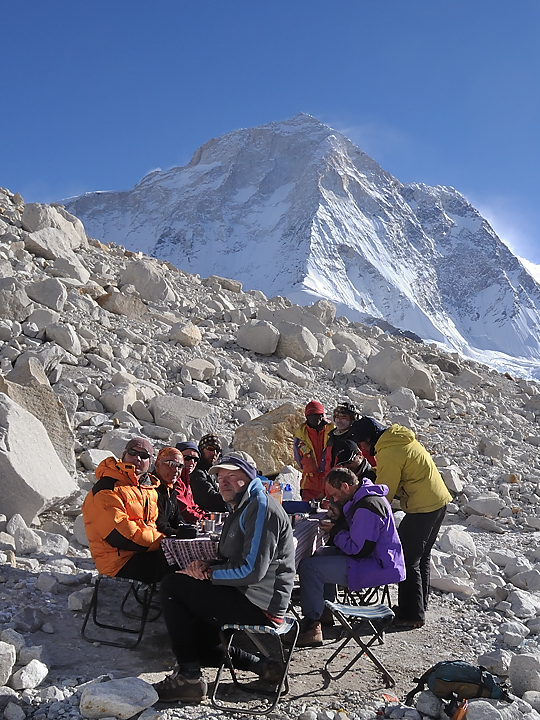 DSCN2087.jpg - high camp (5720m) - Makalu BC (4850m, j16) : petit dejeuner au soleil