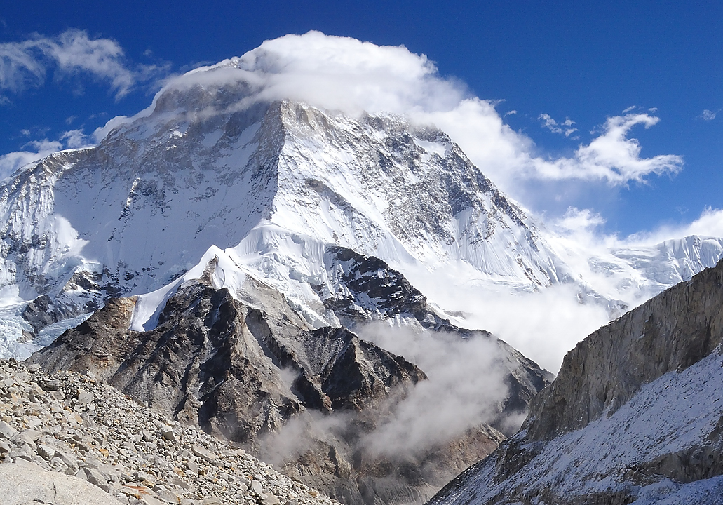 DSCN2088.jpg - high camp (5720m) - Makalu BC (4850m, j16) : des 9h le Makalu se couvre
