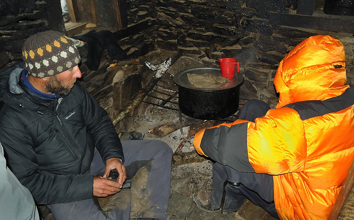 DSCN2183.jpg - Yangri Karka - Dobato (j18): au coin du feu