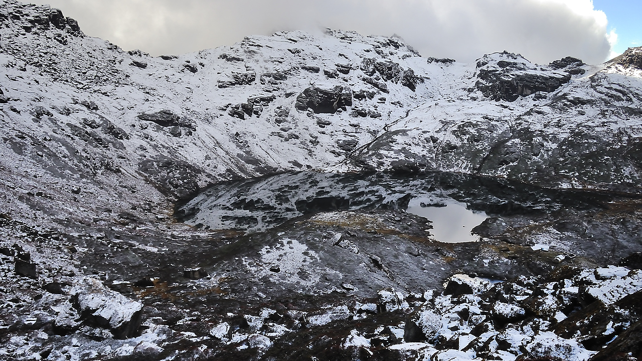 DSCN2192.jpg - Dobato - Tashigong (j19) : apres le Shipton La on descend vers un petit lac