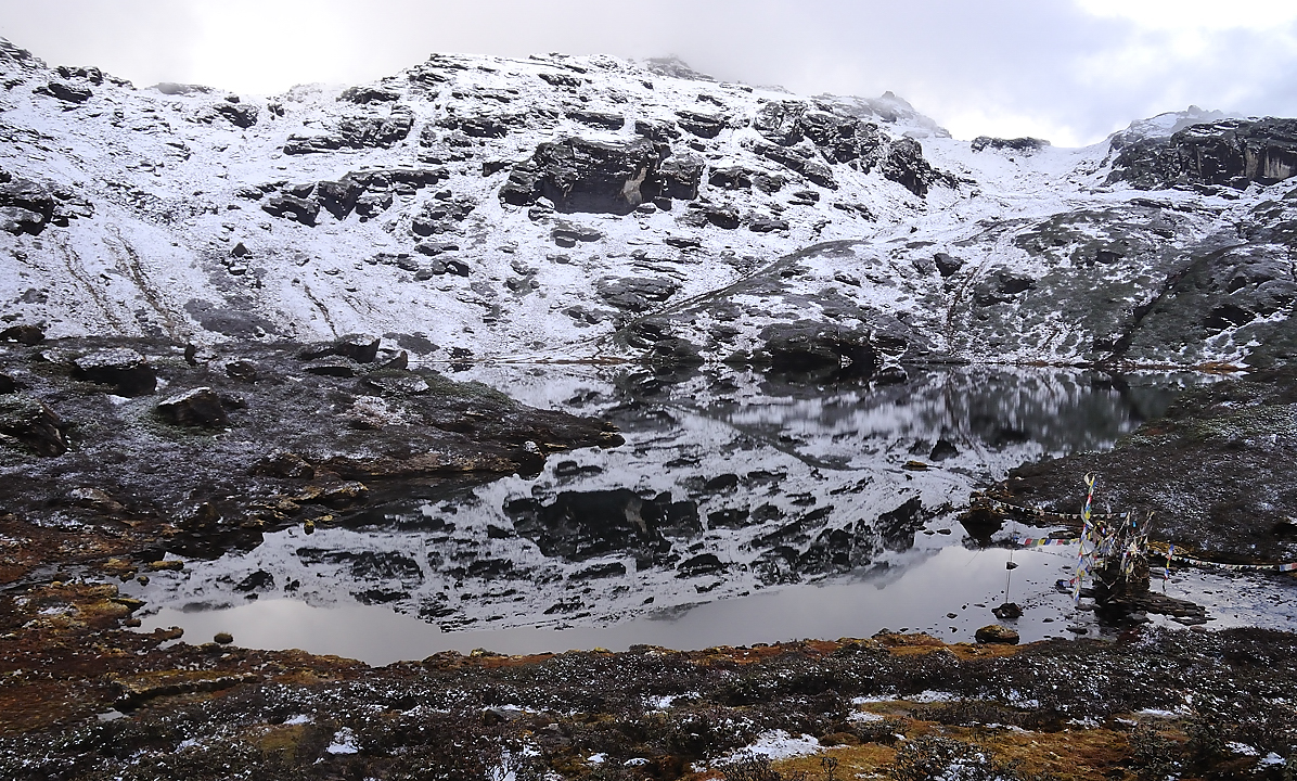 DSCN2193.jpg - Dobato - Tashigong (j19) : apres le Shipton La on descend vers un petit lac