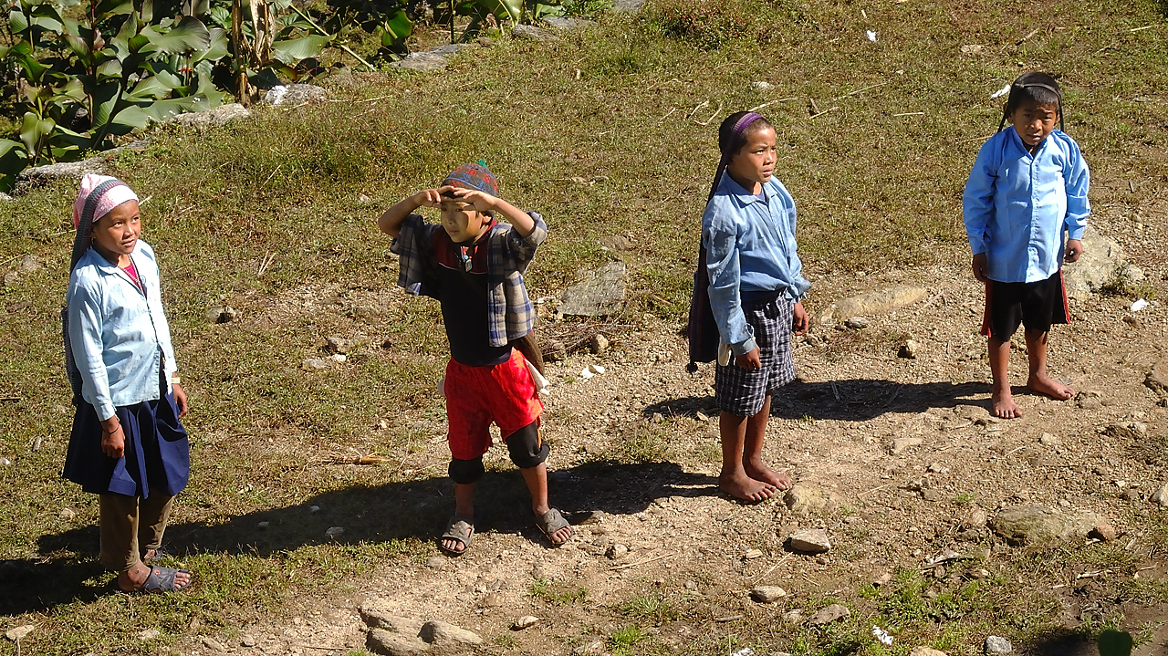 DSCN2254.jpg - Tashigong - Num (j20) : Texida, son ecole, et quelques rares enfants