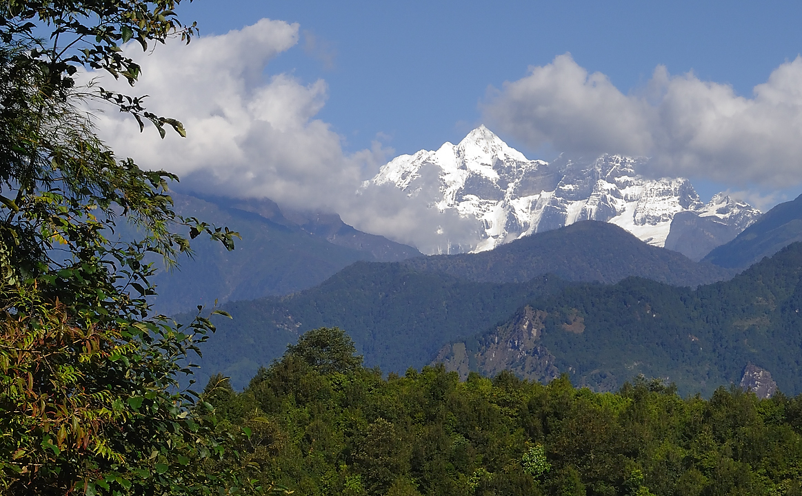 DSCN2300.jpg - Num - Kadbari (j21) quelques vues sur les montagnes (ulus au nord et a l'est) entre Num et Dheurali
