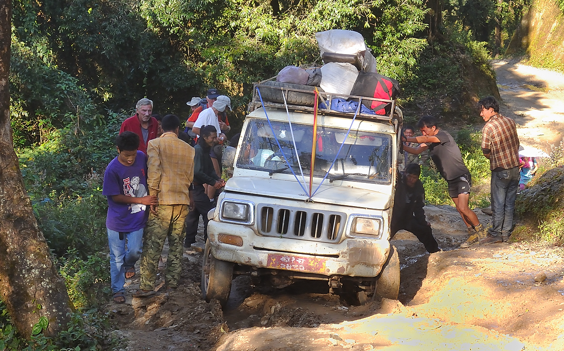 DSCN2315.jpg - Num - Kadbari (j21) : apres Dheurali, nous continuons a pieds -- avec bcp  d'interruptions car la route est tres mauvaise