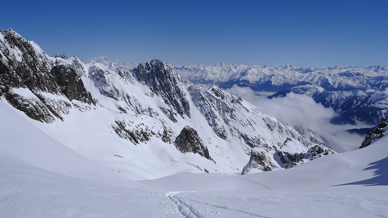 Col-de-Tepey-20110320-05-DSCN2821.jpg - au col avec la Grande Casse et le Mont Blanc au fond