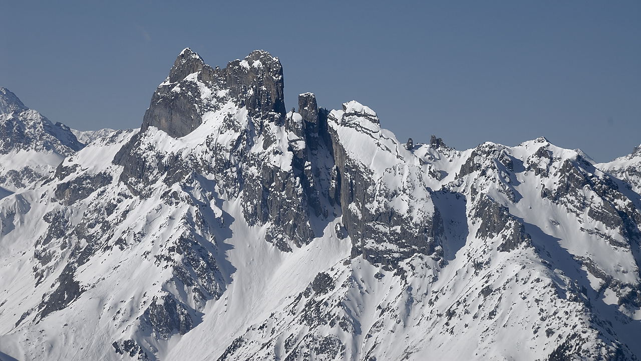 Pointe-Vallonnet-20110326-04a-Pierre.jpg - Dent Parachée (photo: Pierre)