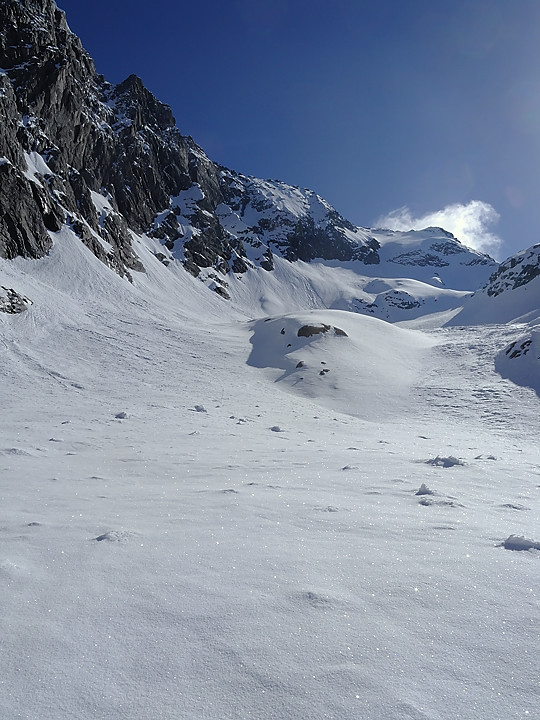 Pointe-Vallonnet-20110326-06-DSCN2846.jpg - le sommet vu d'un peu en dessus du col de la Vuzelle, 