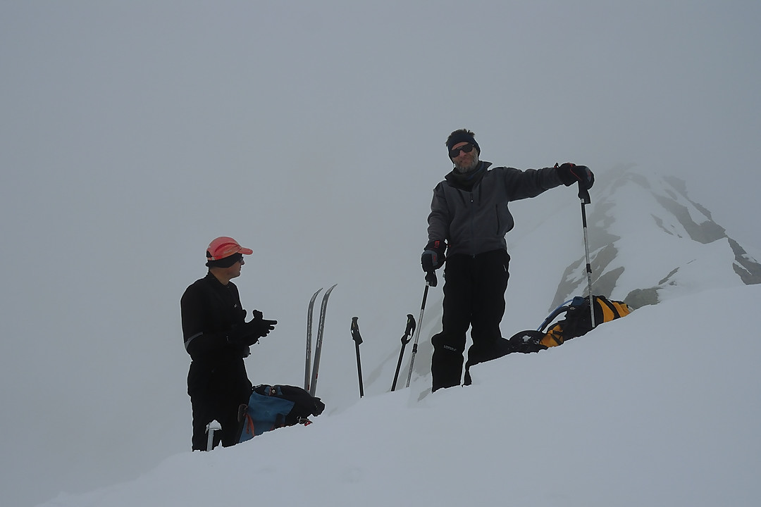 Pointe-Vallonnet-20110326-12-DSCN2854.jpg - on arrive trop tard au sommet --- mais on aura une super descente jusqu'au refuge