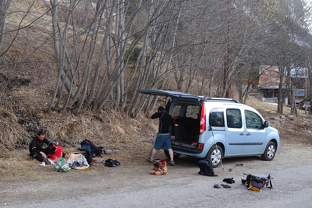 Pointe-Vallonnet-20110326-14-DSCN2857.jpg - de retour a la voiture a la Rochette (Chamberanger)