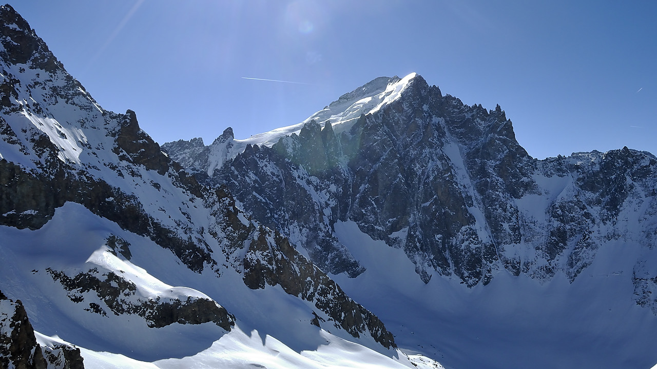 BrecheSomme-20110402-04.jpg - au sommet --- vue sur la Barre des Ecrins