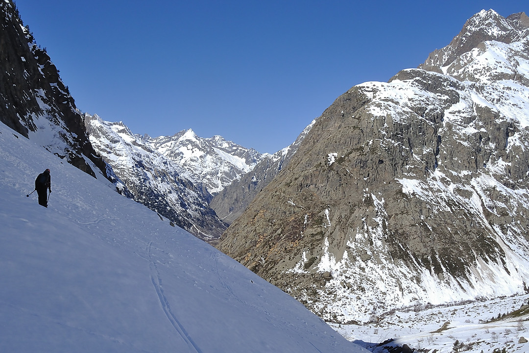BrecheSomme-20110402-11.jpg - Dans la descente --- presque en bas : la il faut commencer a choisir sa neige