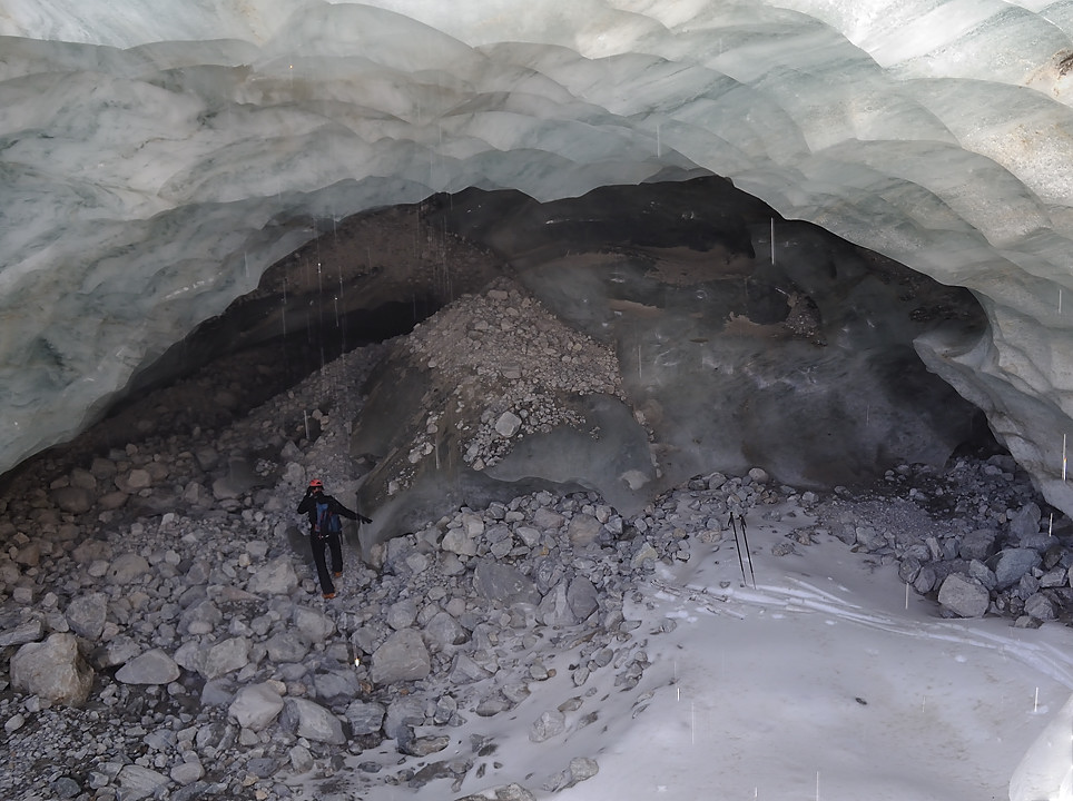 BosseMomie-20110409-24-DSCN2902.jpg - la sortie du glacier a la descente