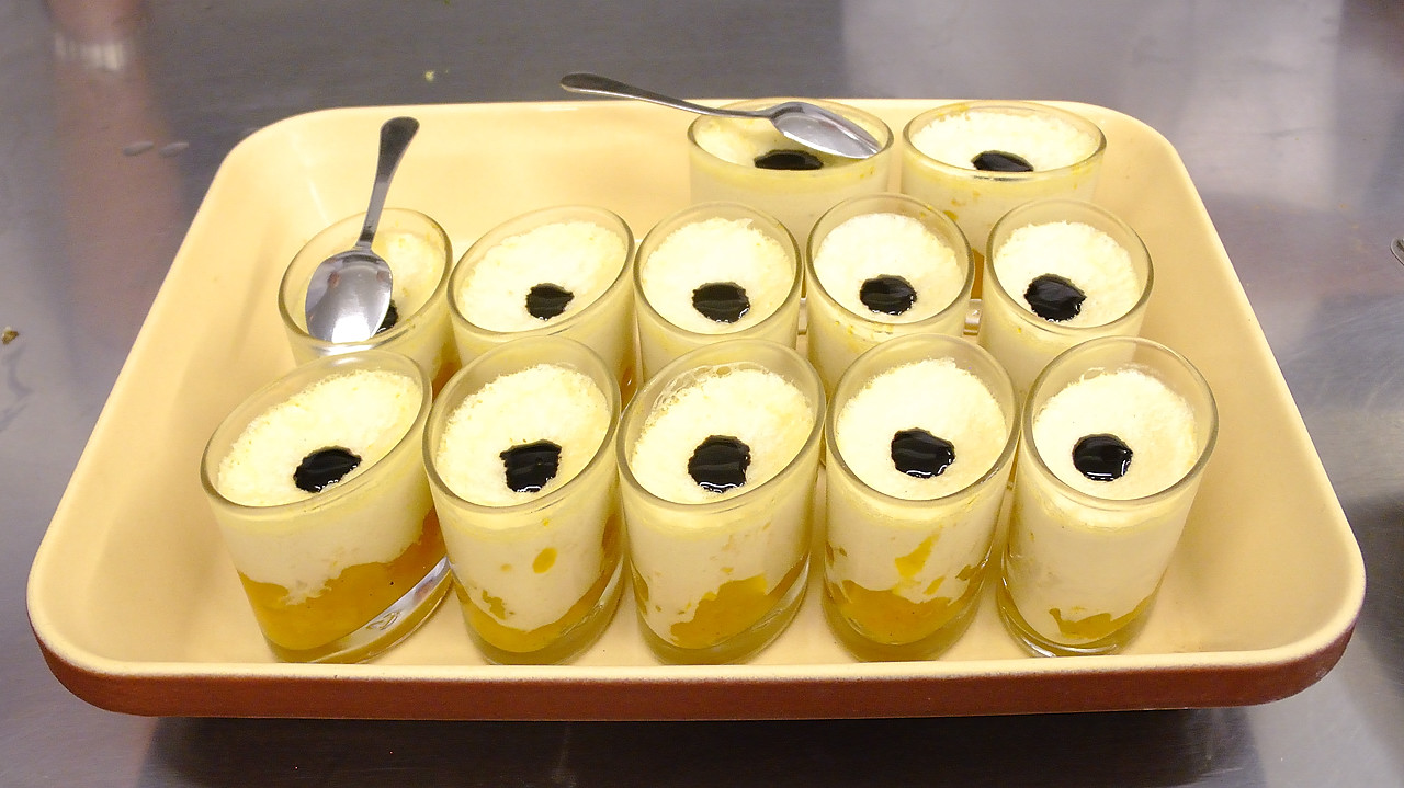 DSCN3093.jpg - Les verrines  foie gras, mangues et epices: chuney de mangues et creme au foie gras