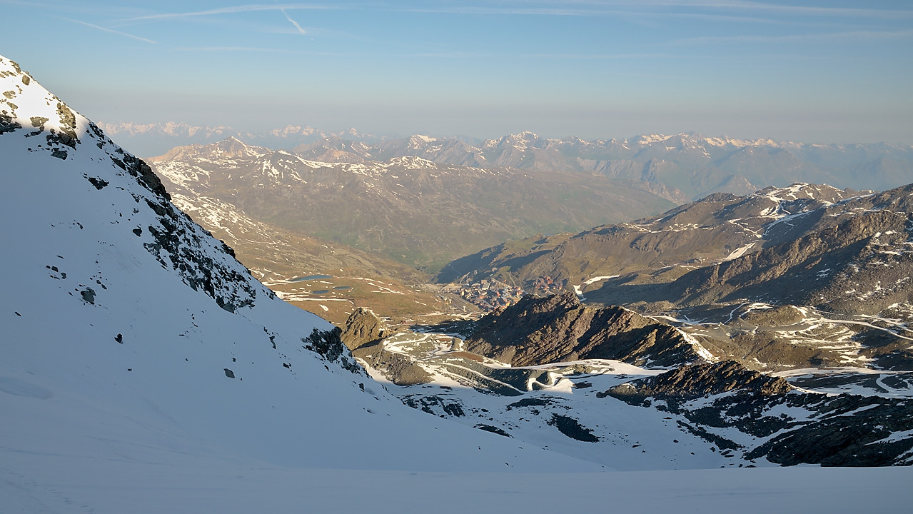 AiguillePeclet-20110521-0817-DSC_0011.jpg - dans la montee avec vue imprenable sur Val Thorens