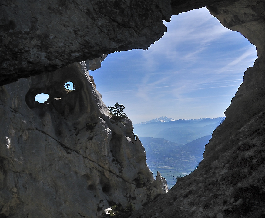 ArchesChartruese-20110529-06-DSCN3109.jpg - Autour de la Tour Percee : vue sur le Mont Blanc
