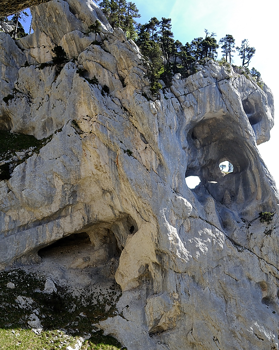 ArchesChartruese-20110529-13-DSCN3116.jpg - Autour de la Tour Percee