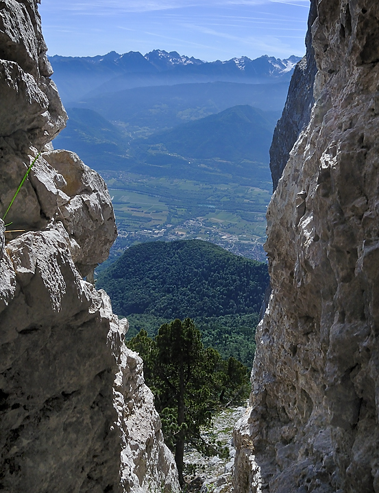 ArchesChartruese-20110529-22-DSCN3125.jpg - vue sur Belledonne en face