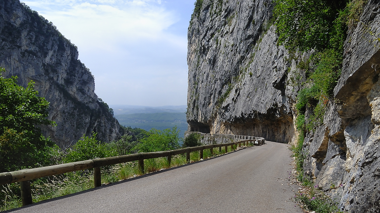 Coulmes-20110603-13-DSCN3176.jpg - Les tunnels au dessus des gorges