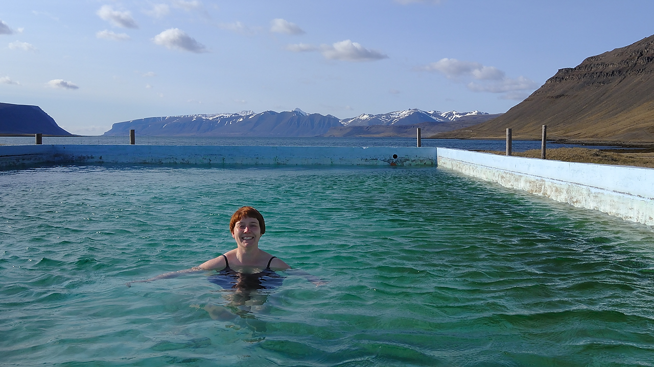 Islande-11-06-08-100-DSCN3383.jpg - jour 2 (Latrabjarg - Isafjordur) : piscine naturelle (et non) au fond du Reykjafjordur