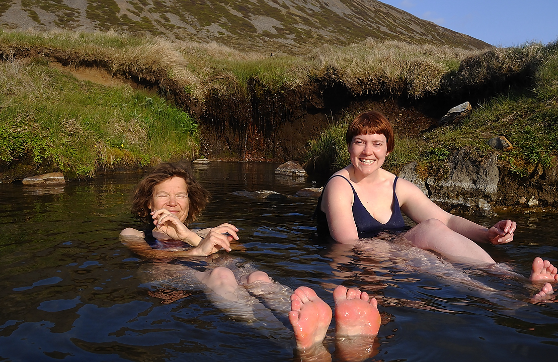 Islande-11-06-08-103-DSCN3386.jpg - jour 2 (Latrabjarg - Isafjordur) : piscine naturelle (et non) au fond du Reykjafjordur