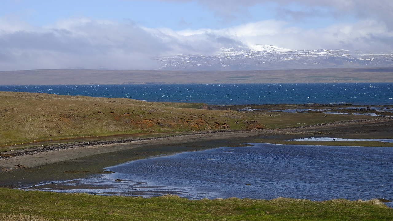 Islande-11-06-10-016-DSCN3463.jpg - jour 4 (Holmavik - Ondverdarnes sur Snaefellsnes) : de l'autre cote du fjord la presqu'ile de Skagi