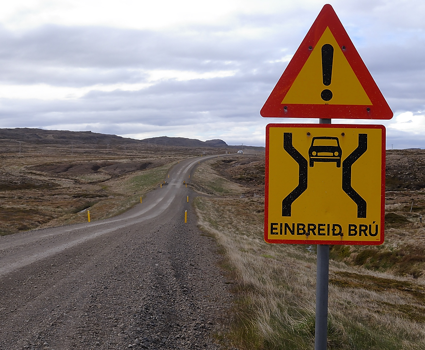 Islande-11-06-10-028-DSCN3475.jpg - jour 4 (Holmavik - Ondverdarnes sur Snaefellsnes) : ca il y en a partout "pont a une seule voie" 