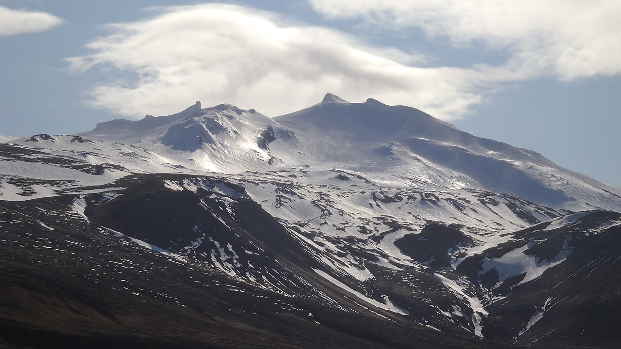 Islande-11-06-11-006-DSCN3521.jpg - jour 5 (Ondverdarnes -Husafell)  : le Snaefellsnesjokull vu d'un peu plus au sud