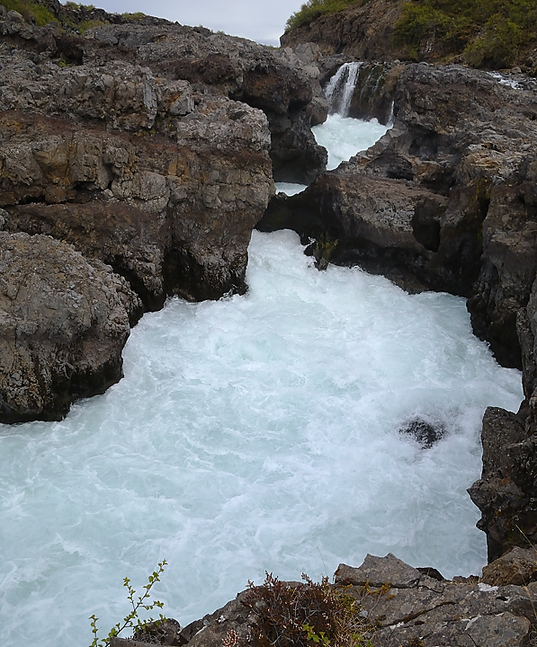 Islande-11-06-12-055-DSCN3642.jpg - jour 6 (Husafell - Retour a Reykjavik) : autour de la cascade Hraunafossar