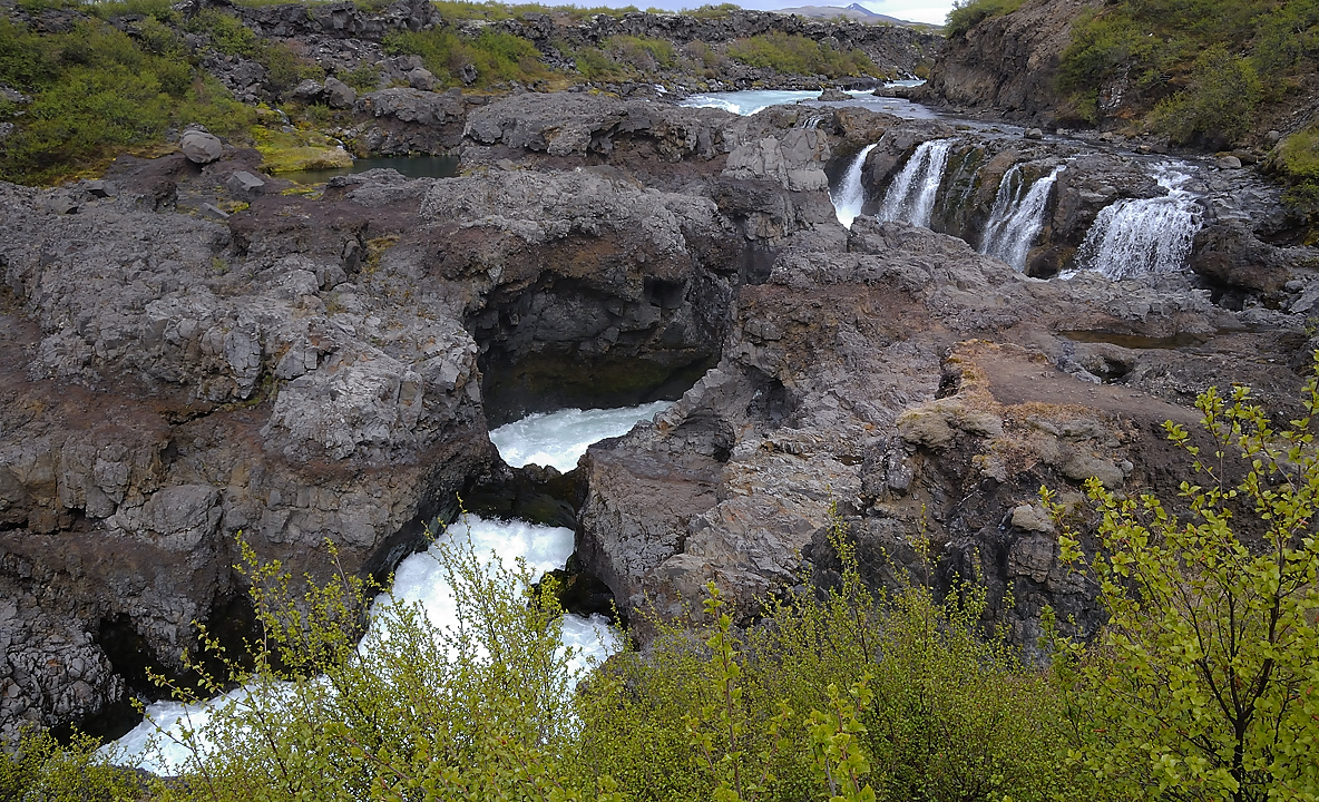 Islande-11-06-12-057-DSCN3644.jpg - jour 6 (Husafell - Retour a Reykjavik) : autour de la cascade Hraunafossar