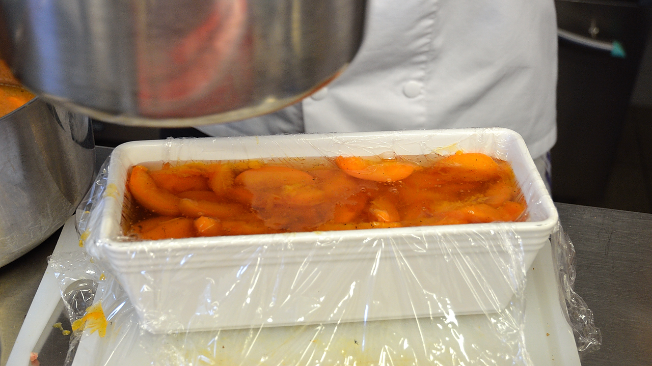 DSC_0076.jpg - terrine d'abricots a la lavande et sa creme anglaise a la lavande