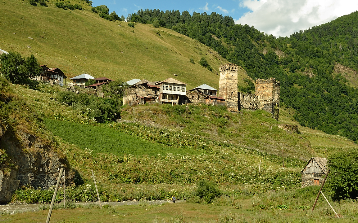 Georgie-J06--2011-08-09-30-MestiaUshguli.jpg - Les villages le long de la route 
